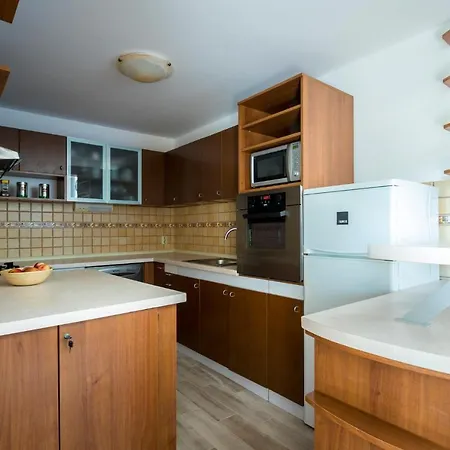 Isabel Krk Sveti Anton (Krk)